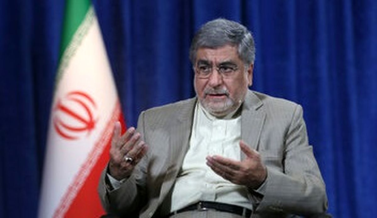 کنایه سنگین علی جنتی؛ برخی روحانیون کم‌سواد به تصدی کرسی استادی در دانشگاه می‌اندیشند! + عکس