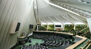 نوری قزلجه: غیرشفاف‌ترین تصمیمات در مجلس مدعیِ شفافیت گرفته شد /طرح شفافیت «نیم بند» و «نمایشی» بود