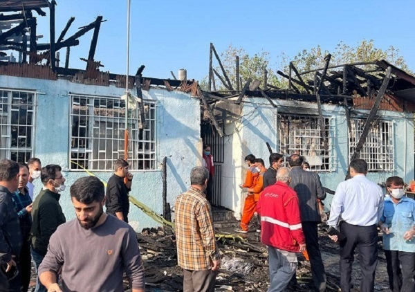 پلیس گیلان: متهم آتش سوزی کمپ ترک اعتیاد لنگرود دستگیر شد / متهم اعتراف کرده روز حادثه با بنزینی که از قبل تهیه کرده وارد ساختمان شده و اقدام به آتش زدن کرده است / او علت آتش زدن را اختلافات شخصی با مالک کمپ اعلام کرده