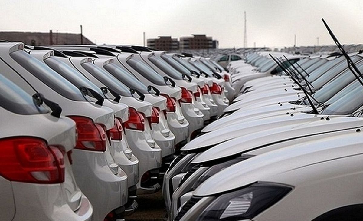 چرا با ریزش دلار، قیمت خودروها کاهش نیافت؟ پای خودروسازان در میان است