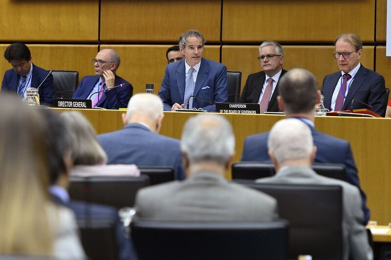 ایران برنامه هسته‌ای خود را توسعه و همکاری با آژانس را کاهش داده اما قدرت‌های غربی از ترس تشدید تنش‌های خاورمیانه، تمایلی به سختگیری در قبال تهران ندارند / بر اساس گزارش محرمانه آژانس، اکنون اورانیوم ۶۰ درصد ایران برای ساخت سه بمب اتمی کافی است