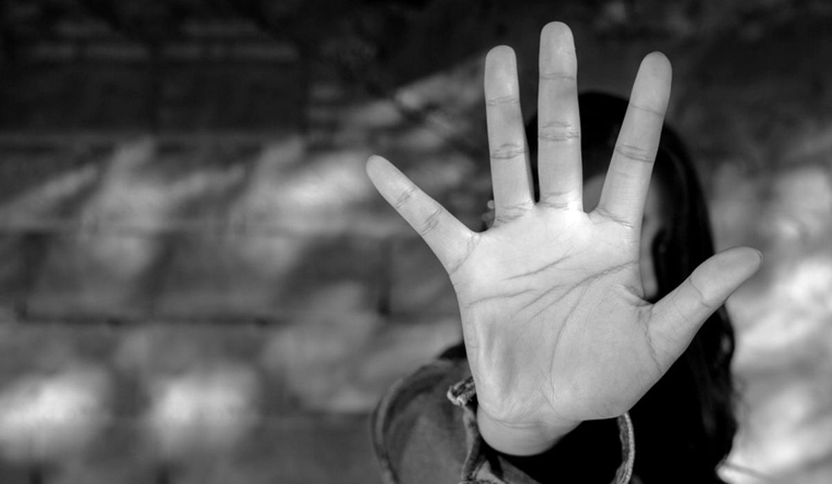 تجاوز شوهرعمه شیطان صفت به دختر ۱۰ ساله در منزل عمه تجاوز شوهرعمه شیطان صفت به دختر ۱۰ ساله در منزل عمه