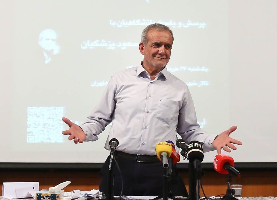 پزشکیان: اینکه هرکس چه پوششی دارد به ما ربطی ندارد / تا جایی که در اختیار من باشد در مقابل گشت ارشاد خواهم ایستاد / عامل همه‌ی گرفتاری‌هایمان این است که فکر می کنند خودشان بر حقند و دیگران ناحق /  بازداشت کردن، علامت دار کردن و اخراج کردن در  دانشگاه جایی ندارد