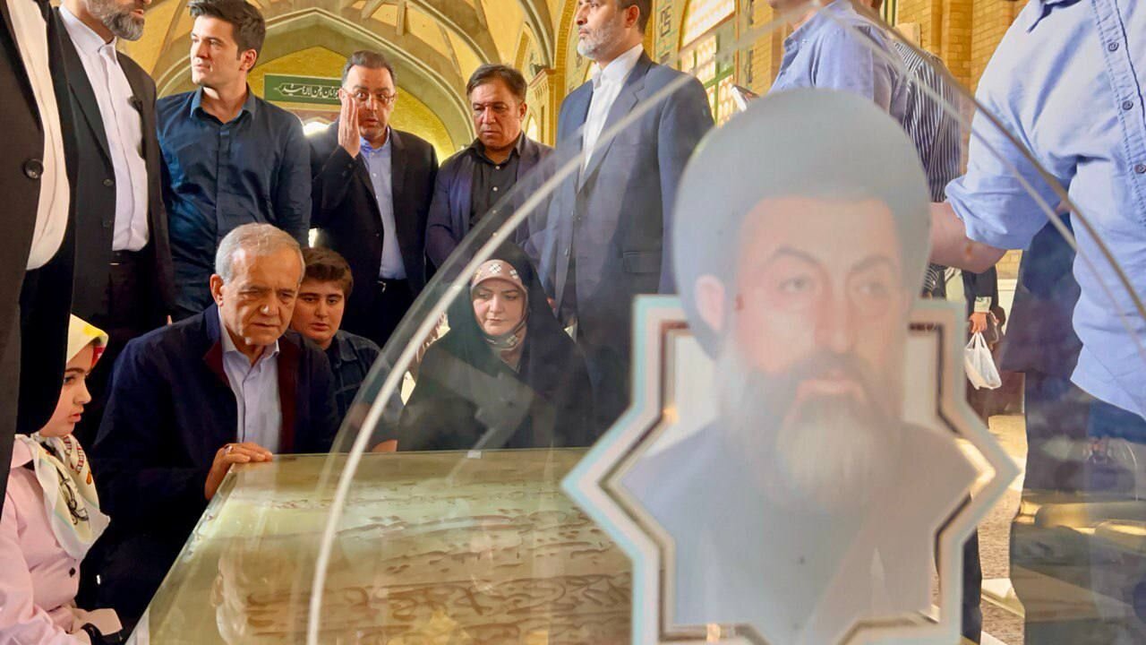 عکسی از پزشکیان، دختر و دو نوه‌اش در روز جمعه