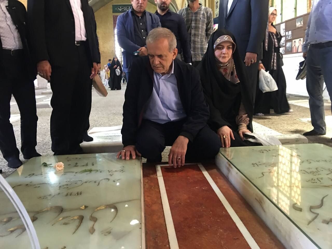 عکسی از پزشکیان، دختر و دو نوه‌اش در روز جمعه