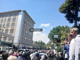 تجمع گسترده وبازنشستگان کشوری و فرهنگیان بازنشسته مقابل سازمان برنامه و بودجه تجمع گسترده وبازنشستگان کشوری و فرهنگیان بازنشسته مقابل سازمان برنامه و بودجه