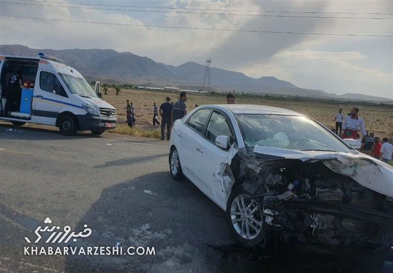حسن روشن از تصادف وحشتناک خود میگوید؛ خدا هم به من رحم کرد هم به مردم/ با یک صدای وحشتناک از هوش رفتم/ شانس آوردم کمربند بسته بودم وگرنه!