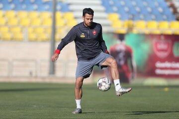 عکس| پورعلی گنجی پشت بازیکن اخراجی پرسپولیس درآمد عکس| پورعلی گنجی پشت بازیکن اخراجی پرسپولیس درآمد