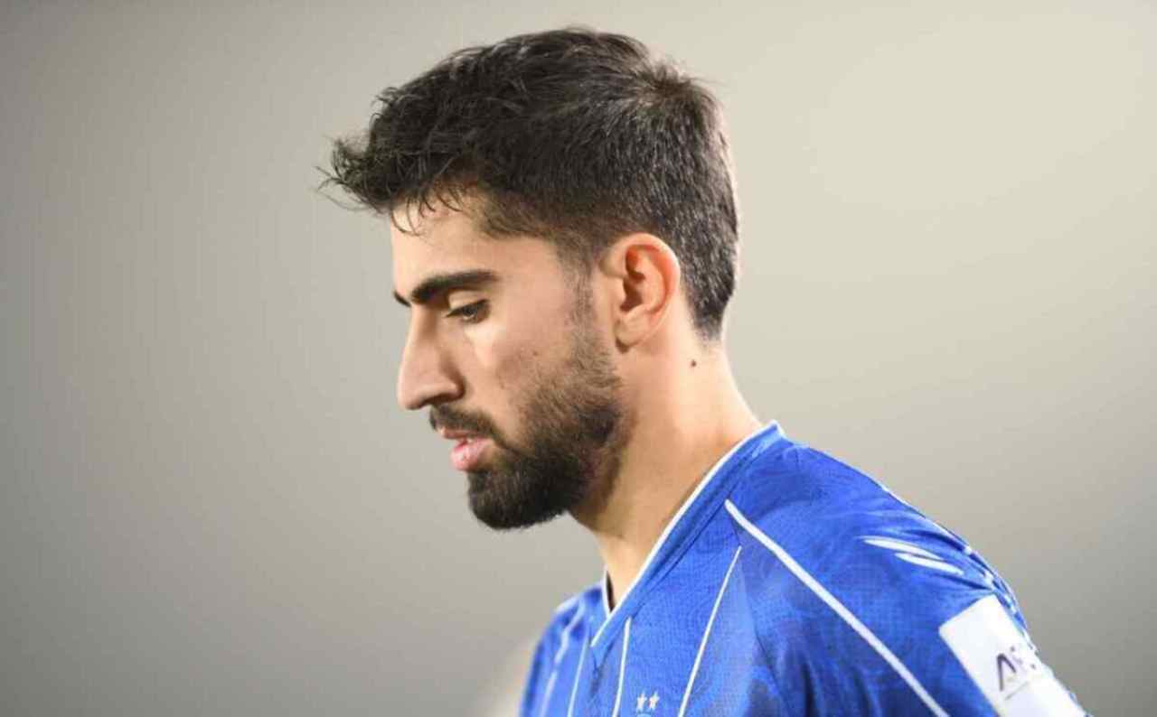 علیرضا کوشکی در هوای سرد اصفهان؛ پوستر استقلال برای بازی با سپاهان علیرضا کوشکی در هوای سرد اصفهان؛ پوستر استقلال برای بازی با سپاهان