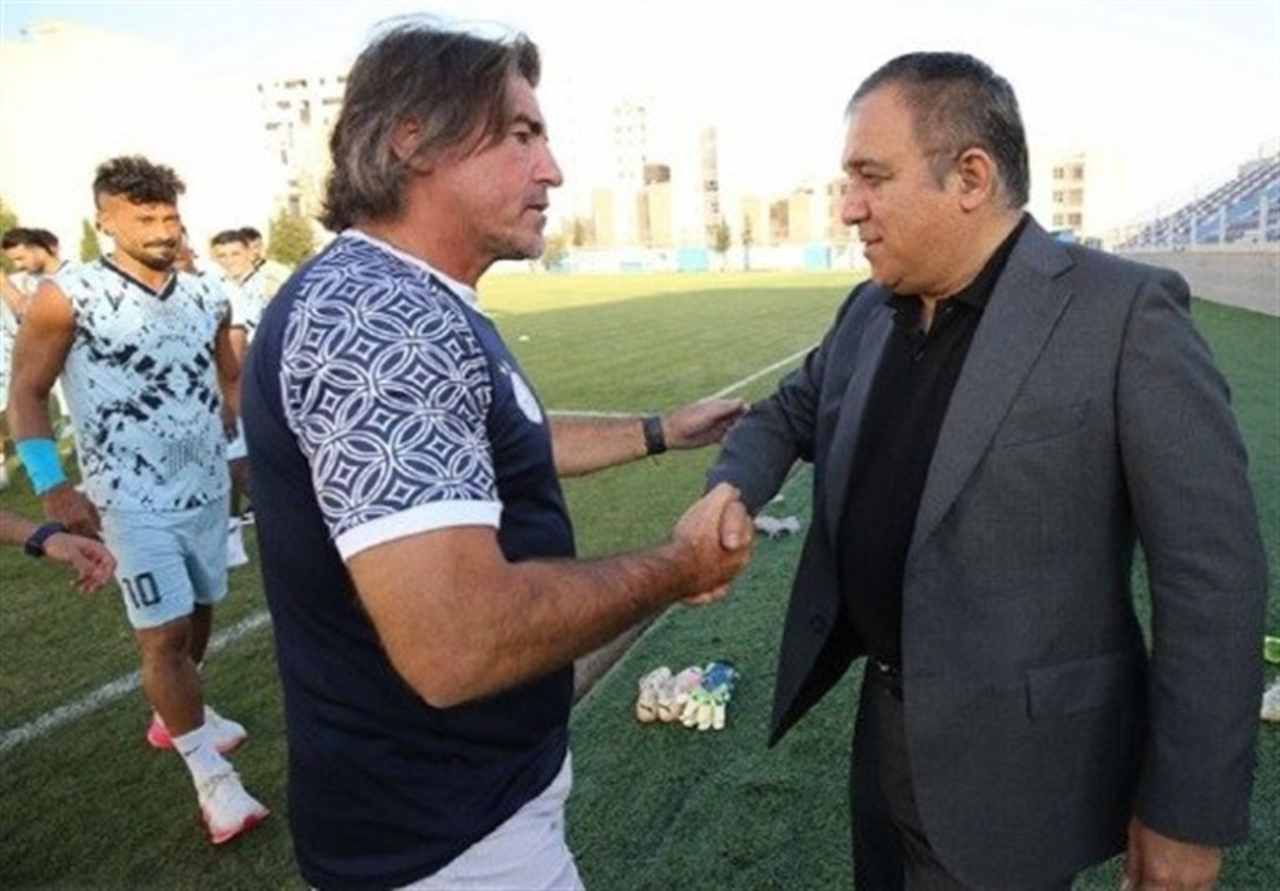 پشت پرده جلسه شبانه بازیکنان با تاجرنیا؛ پای ساپینتو وسط بود! پشت پرده جلسه شبانه بازیکنان با تاجرنیا؛ پای ساپینتو وسط بود!