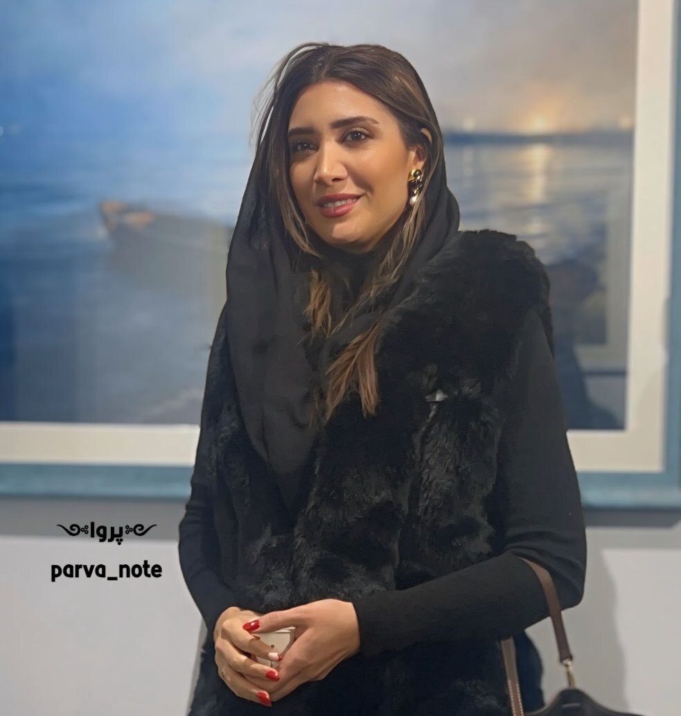 نیکی مظفری در افتتاحیهی گالری «آرامه»