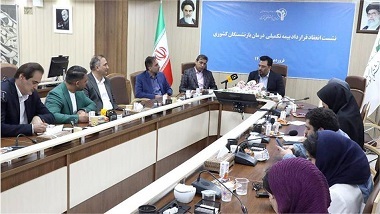 امضای قرارداد بیمه تکمیلی بازنشستگان کشوری و فرهنگیان بازنشسته به تعویق افتاد/ صندوق بازنشستگی: اعضا نگران نباشند