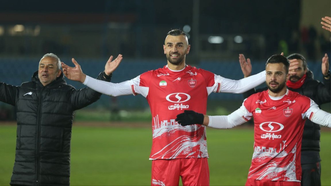 سردار دورسون مهاجم پرسپولیس و سابق تیم ملی ترکیه - اسماعیل کارتال سرمربی سابق فنرباحچه و حال حاضر پرسپولیس تهران - سروش رفیعی با زیکن پرسپولیس تهران - لیگ برتر ایران
