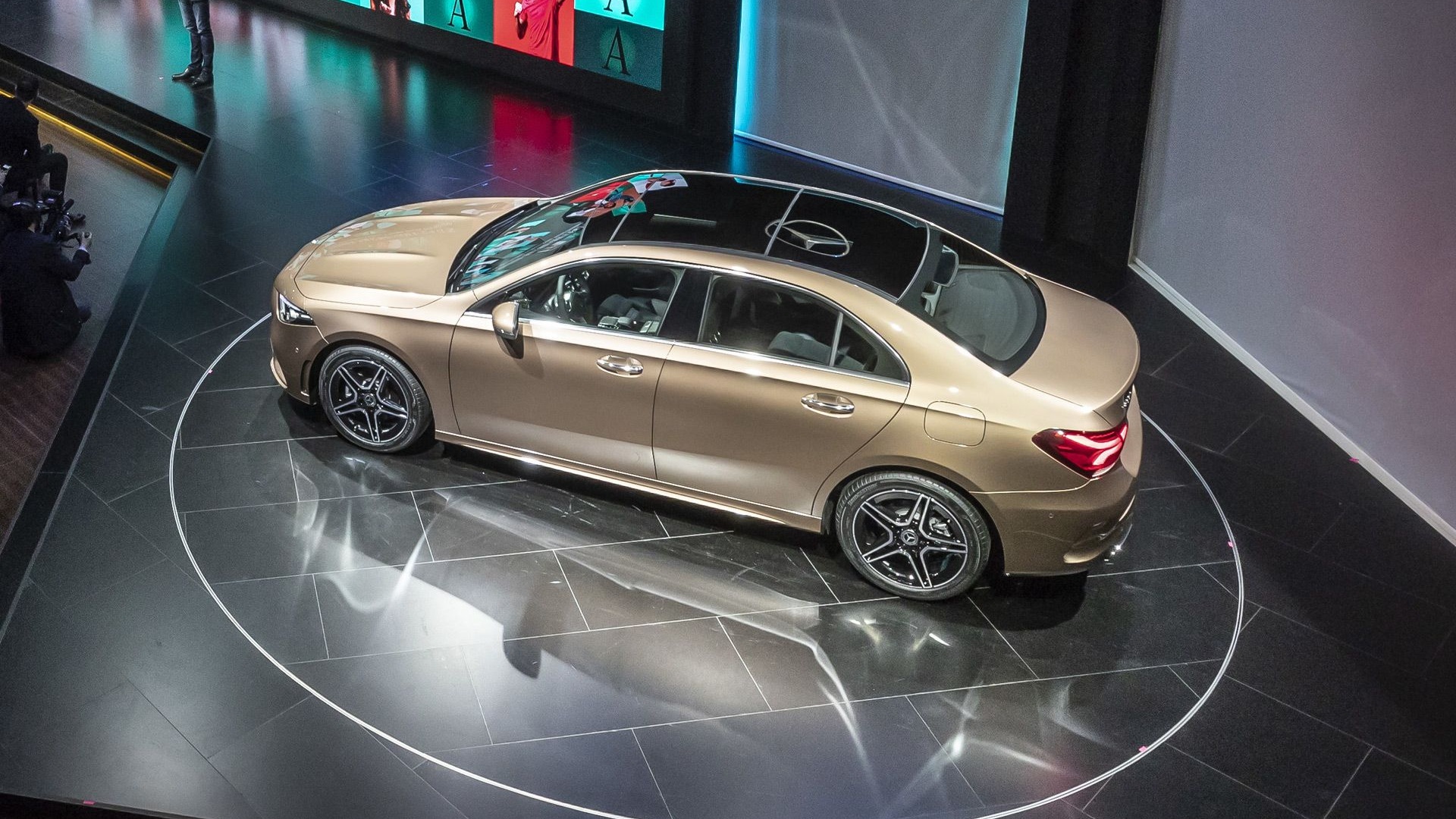 2019-mercedes-benz-a-class-l_100650357