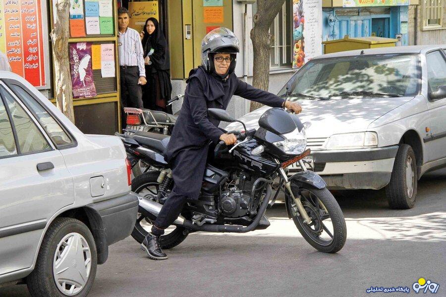 خانمی که از پلیس شکایت کرد و گواهینامه موتورسیکلت گرفت!