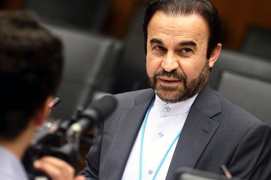 نماینده ایران در وین: تعداد قابل توجهی از کشور‌های عضو آژانس در تماس با ایران اظهار داشته‌اند که به شدت از سوی آمریکا تحت فشار و تهدید هستند تا به قطعنامه ارائه شده[درباره ممنوعیت حمله به تأسیسات هسته‌ای] رای مثبت ندهند / آنها از تهران درخواست کرده‌اند اقدام روی قطعنامه را به کنفرانس سال آینده موکول کند / تصمیم گیری درباره ادامه این روند، میان کشور‌های بانی قطعنامه در جریان است