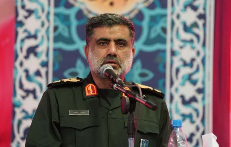 معاون سابق سازمان اطلاعات سپاه: سلاح‌های شگفت‌انگیزی داریم که در صورت خطای دشمن به نمایش خواهیم گذاشت / تعداد زیادی از نفوذی‌ها ارشاد شدند