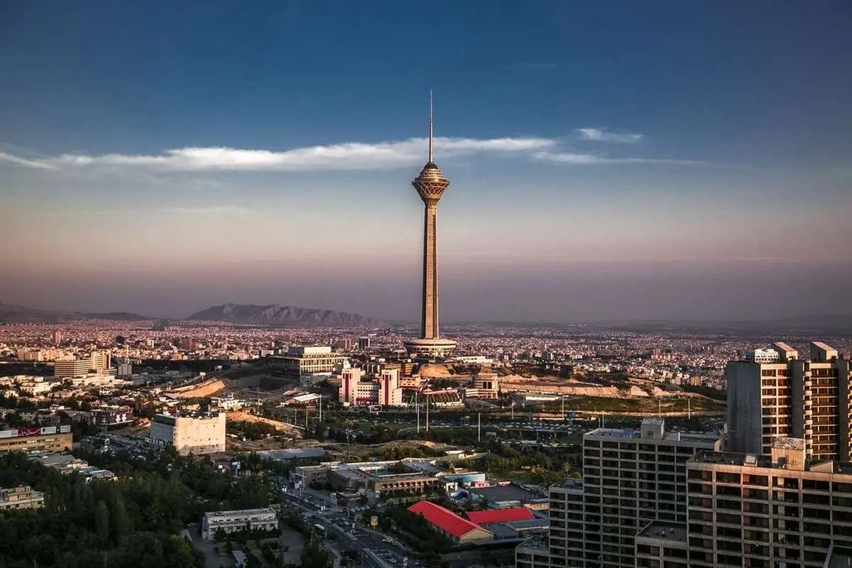 گزارش خبرنگار نیویورک‌تایمز از ایرانِ پساجنگ / فردی با انگشت به سینه‌ام زد و گفت: «حتی تو هم مسلمان خواهی شد»