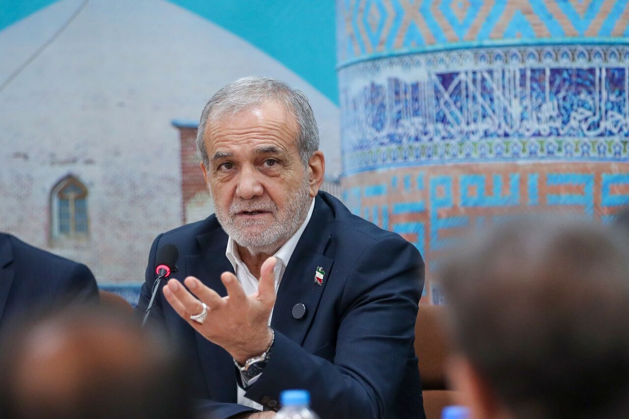 پزشکیان: روی طلا خوابیده‌ایم اما گرسنه‌ایم؛ مقصر ما مدیران، مسئولان، سیاستمداران و قانونگذران هستیم نه آمریکا / قدر ما این نیست که دیگران، بچه‌هایشان را درست آموزش بدهند اما ما یک عده آدم خودباخته، فریب‌خورده، ضعیف و در عین حال پرادعا تربیت کنیم