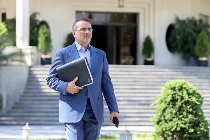 رئیس سازمان اداری و استخدامی: هیچ نیرویی را تعدیل نمی‌کنیم