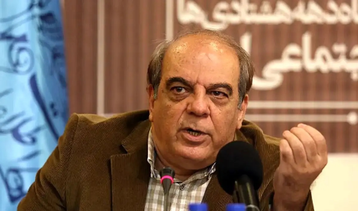 عباس عبدی: تندرو‌های ایران ۲۰ سال است که با اسرائیل و نتانیاهو همسو هستند/ عصبانیت آنان بیش از هر چیز از نتایج مثبت برجام و رضایت مردم بود / آنها در اعتراضات ۱۳۹۶ و ۱۳۹۸ نقش داشتند / داستانی ساخته‌اند و می‌گویند مکرون در مذاکره با رئیسی دست‌های خود را بالا برد، اما حوادث ۱۴۰۱ مانع توافق شد! حتی این قدر دقت ندارند که این سفر پس از آغاز اعتراضات انجام شد!