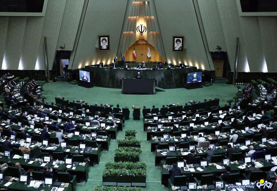 اعتراض داوطلبان آزمون استخدامی آموزش و پرورش مقابل مجلس
