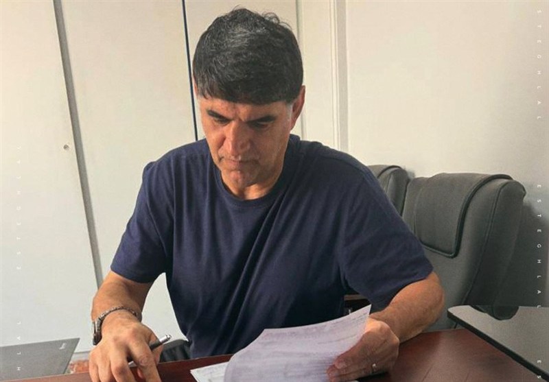 امضای قرارداد غلامپور با استقلال امضای قرارداد غلامپور با استقلال