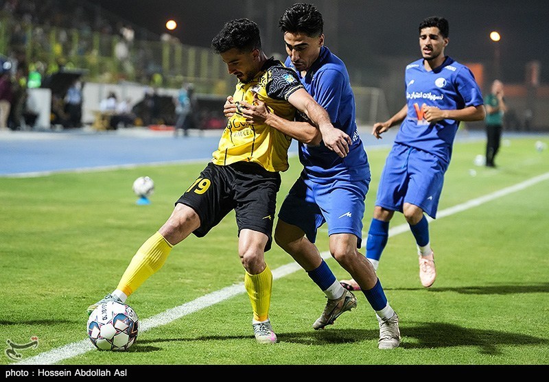 اعتصاب بازیکنان استقلال خوزستان ادامه یافت اعتصاب بازیکنان استقلال خوزستان ادامه یافت