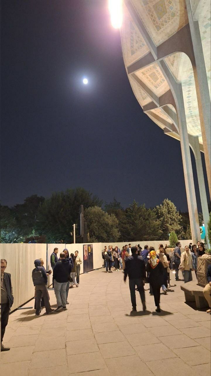 محوطه تئاتر شهر