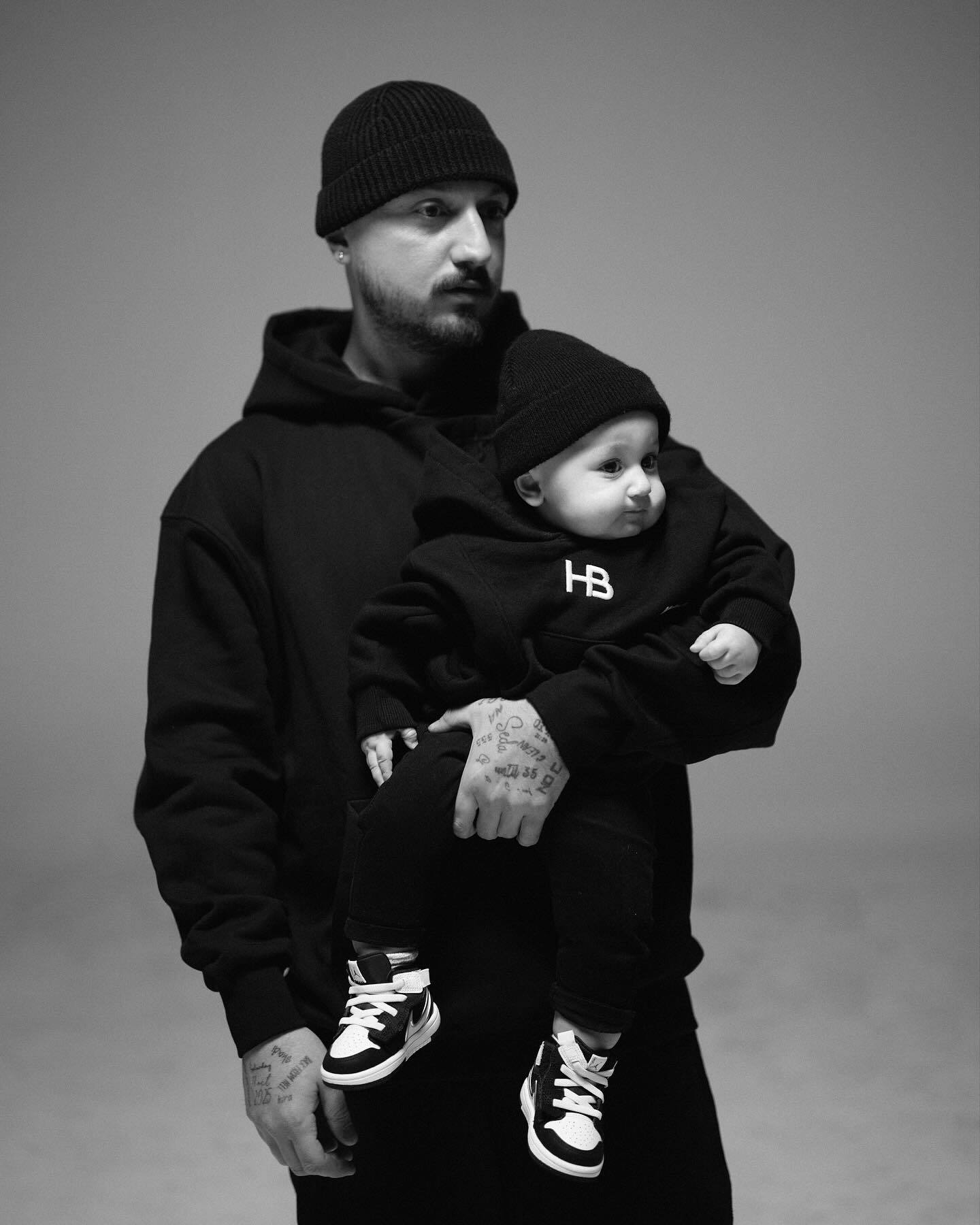 خانواده سه نفره شایع با پوشش خاص