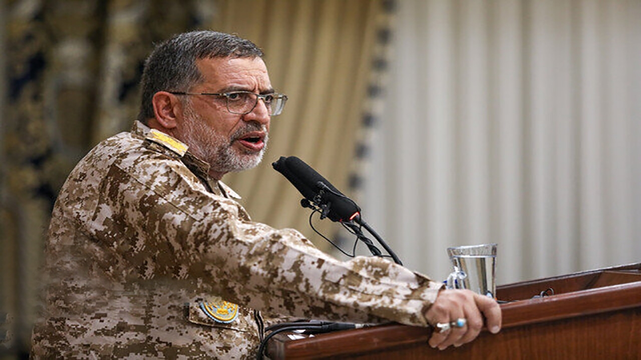 سخنگوی سپاه: وقتی رژیم صهیونیستی مراکز نفت ما را در اطراف تهران و منطقه جنوب کشور مورد هدف قرار دادند، ما بلافاصله بعد از چند ساعت زیرساخت‌های رژیم را مورد اصابت قرار دادیم / تنها پالایشگاهی گفته که می‌شد ۷۰ درصد سوخت عمومی و نظامی مورد نیاز جنگنده‌های نظامی و سوخت مایع زرهی و موشکی رژیم را تامین می‌کرد، مورد هدف قرار گرفت