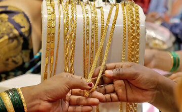 ریزش قیمت طلا شدت گرفت/ قیمت جدید طلای جهانی امروز ۳۰ آبان‌ماه ۱۴۰۴