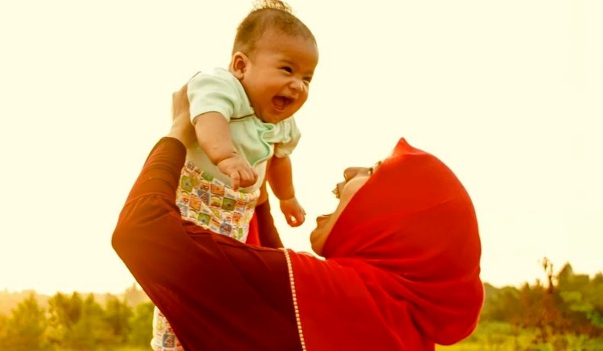 کارت امید مادر از ابتدای سال ۱۴۰۵ صادر خواهد شد / تمامی نوزادانی که از تاریخ اول فروردین ۱۴۰۵ و پس از آن متولد شده باشند مشمول دریافت این کارت می‌شوند / این کارت تا ۲۴ ماه پس از تولد نوزاد به شکل ماهانه ۲ میلیون تومان شارژ می‌شود