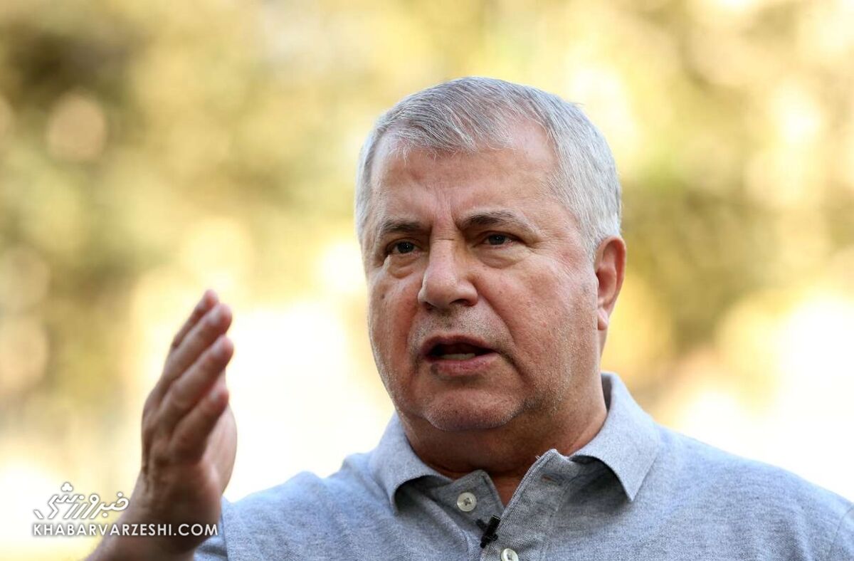 تونل زمان| خانهنشینی اجباری علی پروین؛ پرونده کادر تیم ملی را در فرودگاه بستند! تونل زمان| خانهنشینی اجباری علی پروین؛ پرونده کادر تیم ملی را در فرودگاه بستند!