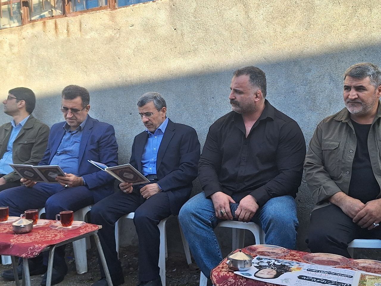 احمدینژاد در منزل خانواده رحیممشایی حاضر شد احمدینژاد