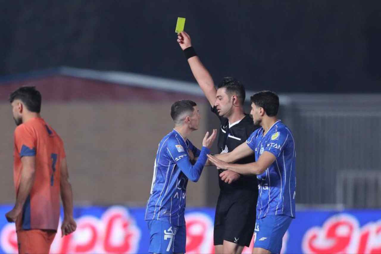 فدراسیون از موعود بنیادی فر دفاع کرد؛ تصمیمات او در بازی استقلال و پادیاب درست بود