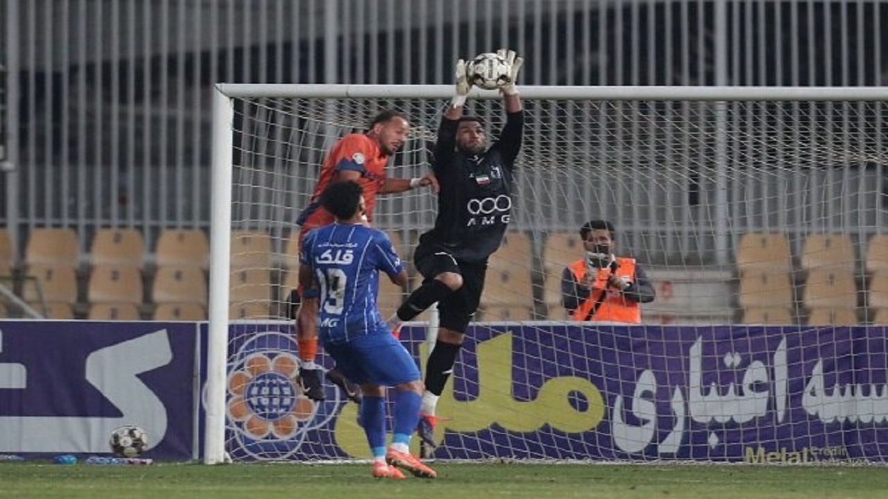 نگاهی به عملکرد آدان در درون دروازه استقلال نگاهی به عملکرد آدان در درون دروازه استقلال