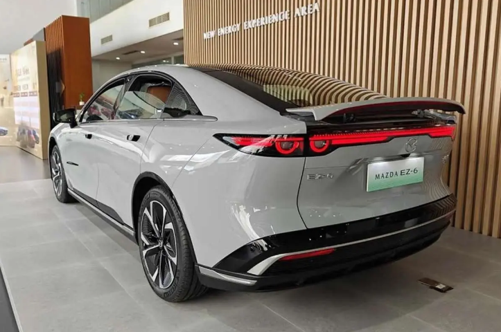 سدان مزدا سدان مزدا