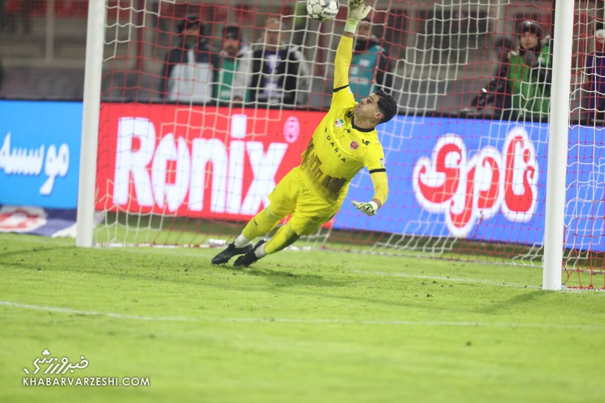 تخلف آشکار در ضیافت پنالتی، لیزری که فقط روی پرسپولیسیها بود! تخلف آشکار در ضیافت پنالتی، لیزری که فقط روی پرسپولیسیها بود!