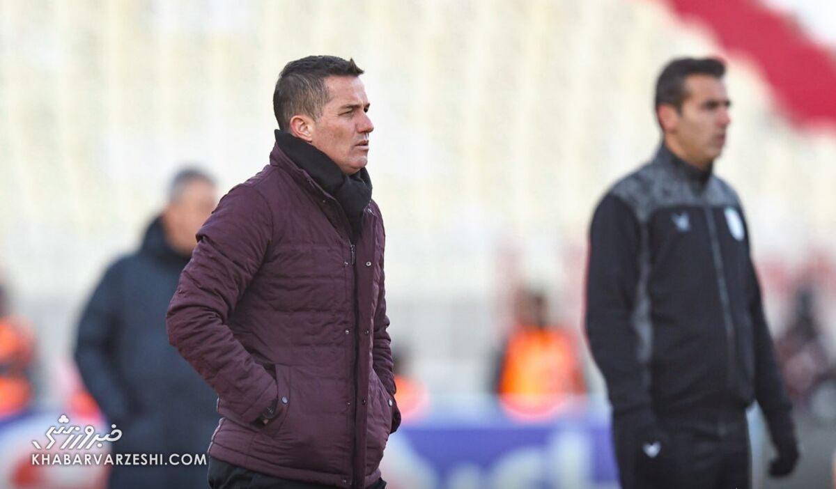 اوسمار خودش را کنار کشید؛ در مورد حواشی صحبت نمیکنم/ باید با یک بازیکن کمتر تراکتور را میبردیم اوسمار خودش را کنار کشید؛ در مورد حواشی صحبت نمیکنم/ باید با یک بازیکن کمتر تراکتور را میبردیم