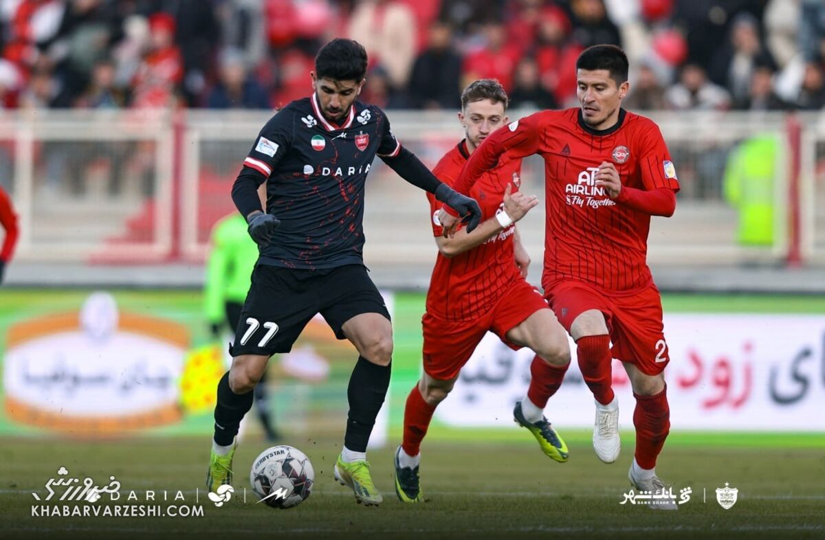 شعارهای توهینآمیز هواداران تراکتور علیه پرسپولیسیها شعارهای توهینآمیز هواداران تراکتور علیه پرسپولیسیها