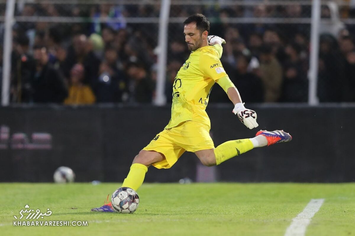 گلر استقلال ایران را ترک کرد گلر استقلال ایران را ترک کرد