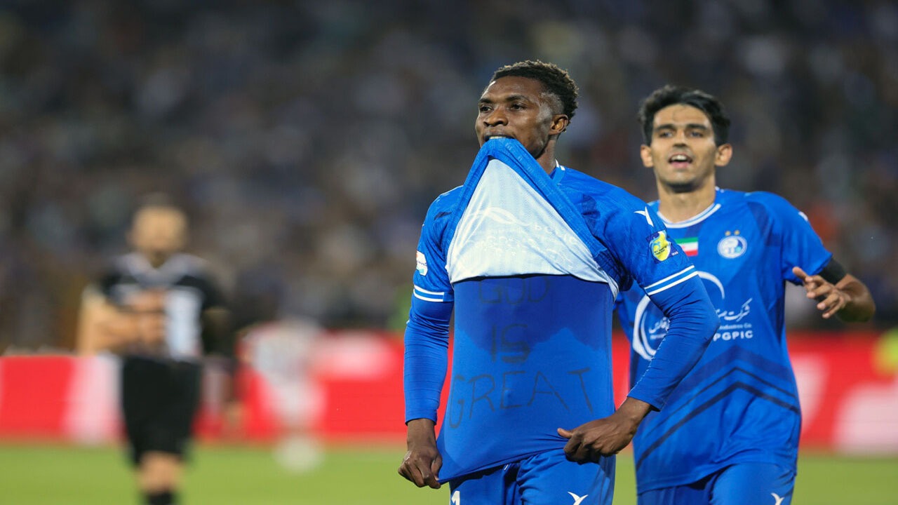 مهاجم استقلال در ازبکستان رباط پاره کرد!